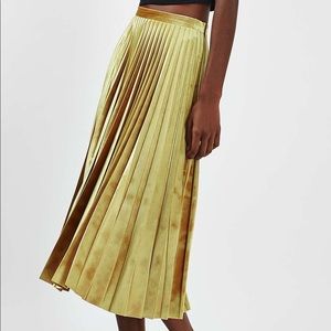 Topshop velvet midi skirt, in a beautiful gold pleated style. New with tags.
